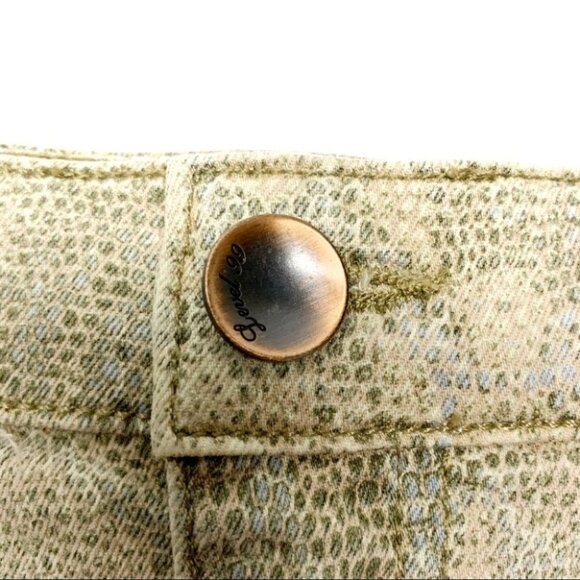 •- NWT Level 99 Phoebe Cutoff Snakeskin Short G15 - Picture 4 of 9